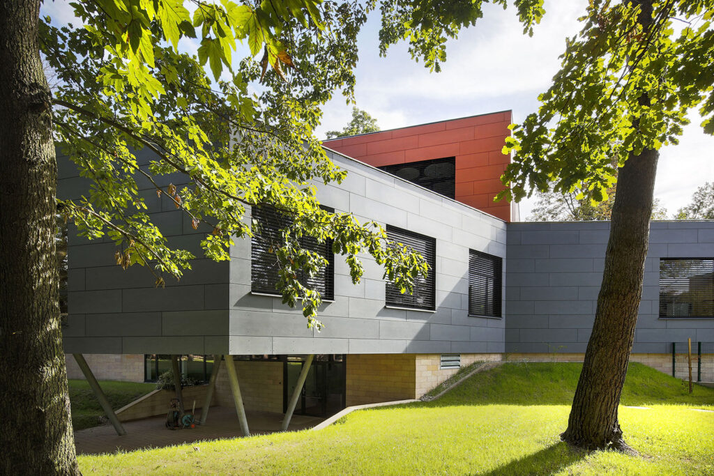 Exterior Office Design Facade Swisspearl Authentic Patina Original P343 P070 Natural Park Pardubice g