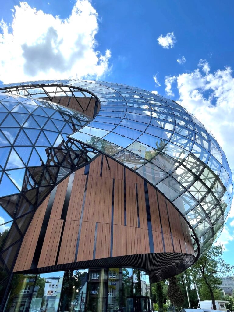 Exterior Office Design Facade Trespa Compact Wood Decors NW08 Italian Walnut Mat Lumen L90.0.0 Metropolis Black Specular Cavatina Hall Arch e