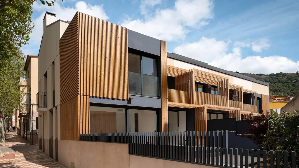 Exterior Residential Facade Lunawood Thermowood Wall Cladding Brisoleis Spain b